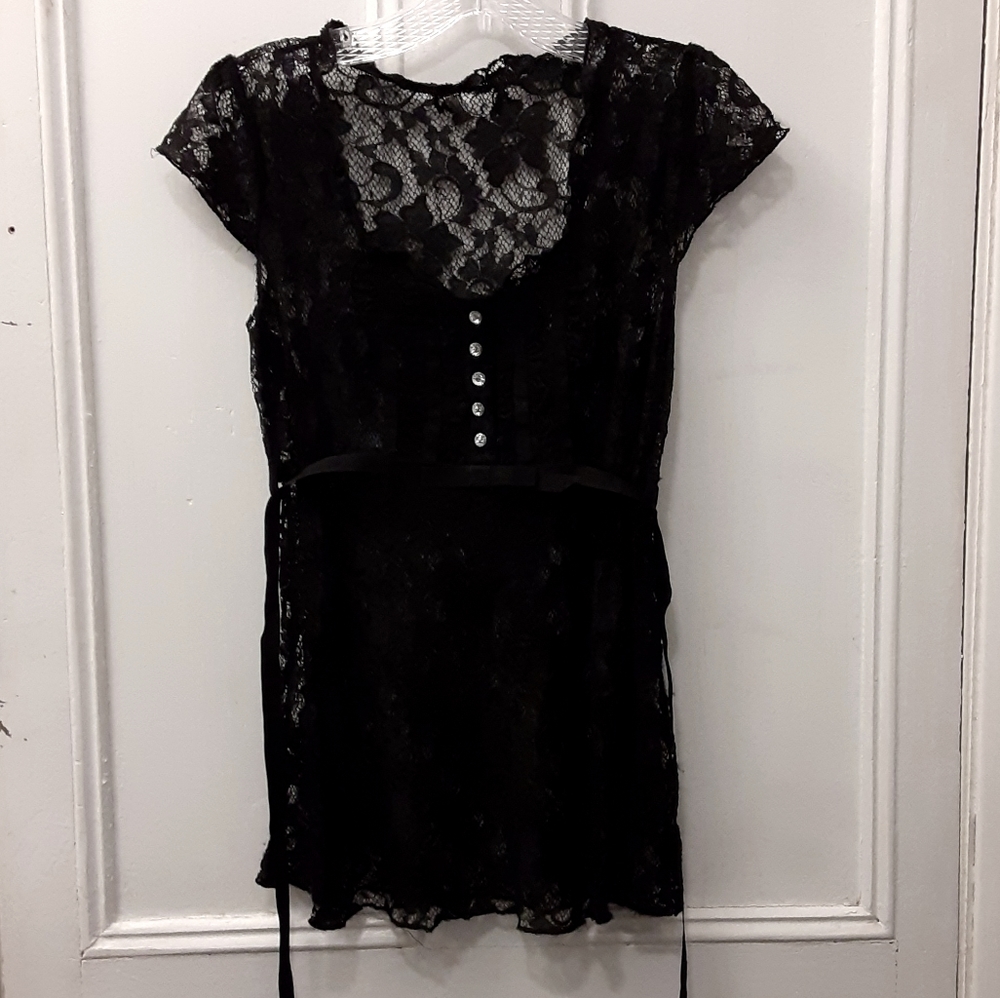Lace cap sleeve top